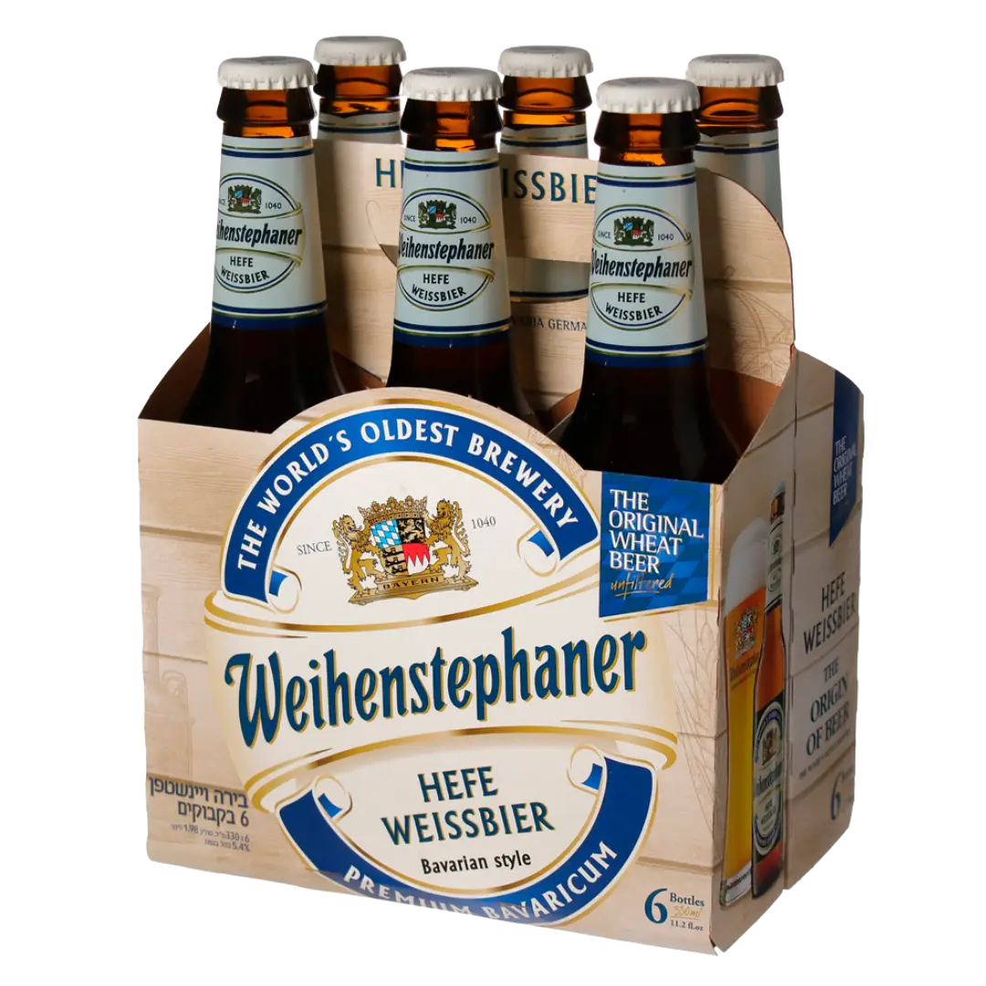 מארז שישייה של בקבוקי Weihenstephaner Hefe Weissbier בקופסת קרטון, עם התווית "המבשלה העתיקה בעולם" בסגנון בווארי, עם מיתוג בכחול ולבן.