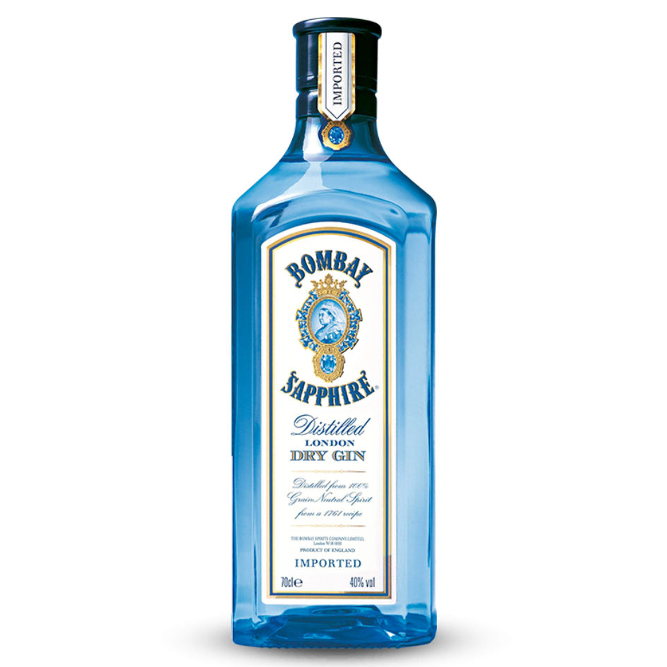 בקבוק זכוכית כחול של ג'ין בומבי בנפח 700 מ"ל, עם תווית לבנה וזהובה, כיתוב כחול וסמל מלכותי, מתאים לאירועים – Alcohol Market. – אלכוהול מרקט