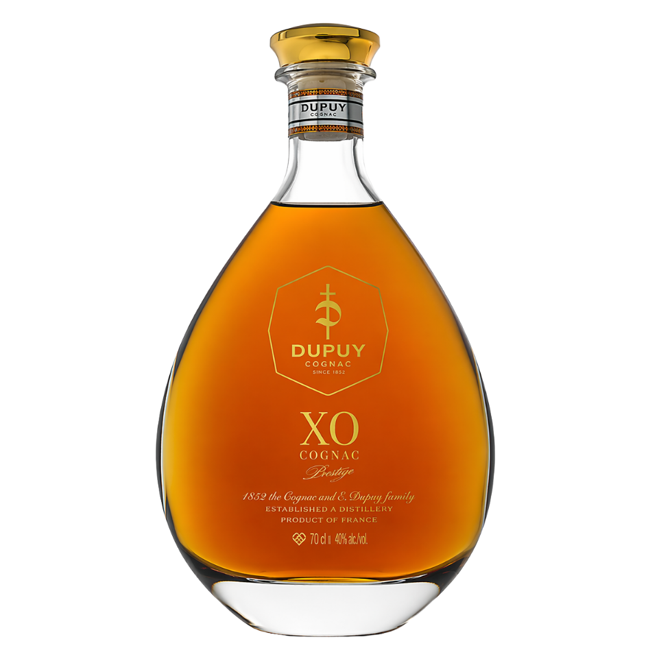 בקבוק קוניאק Dupuy XO עם נוזל בצבע ענבר, פקק וזהב ותווית מוזהבת בעיצוב אלגנטי וייחודי על רקע לבן. מתאים לאירועים – Alcohol Market. – אלכוהול מרקט