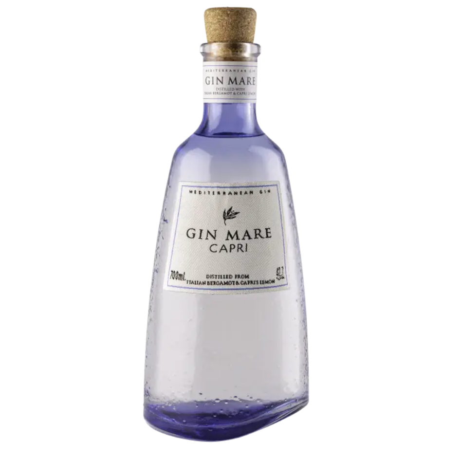 בקבוק זכוכית שקוף של ג'ין מארה קפרי בנפח 700 מ"ל עם פקק שעם, תווית לבנה וכיתוב "Mediterranean Gin". בסיס הנוזל בגוון כחול. מתאים לאירועים – Alcohol Market. – אלכוהול מרקט
